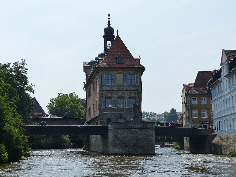 BA28.07.2014-12.07.20_B.jpg - Bamberg, nördliche Ansicht des  Brückenrathauses mit der Unteren Brücke