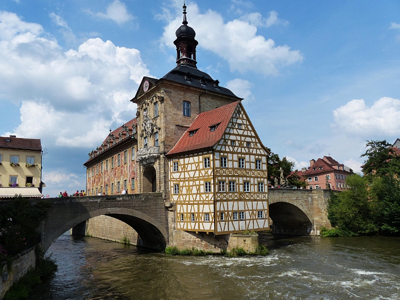 BA28.07.2014-15.17.44_B.jpg - Bamberg, südliche Ansicht des  Brückenrathauses mit dem Rottmeisterhäuschen und der Oberen Brücke