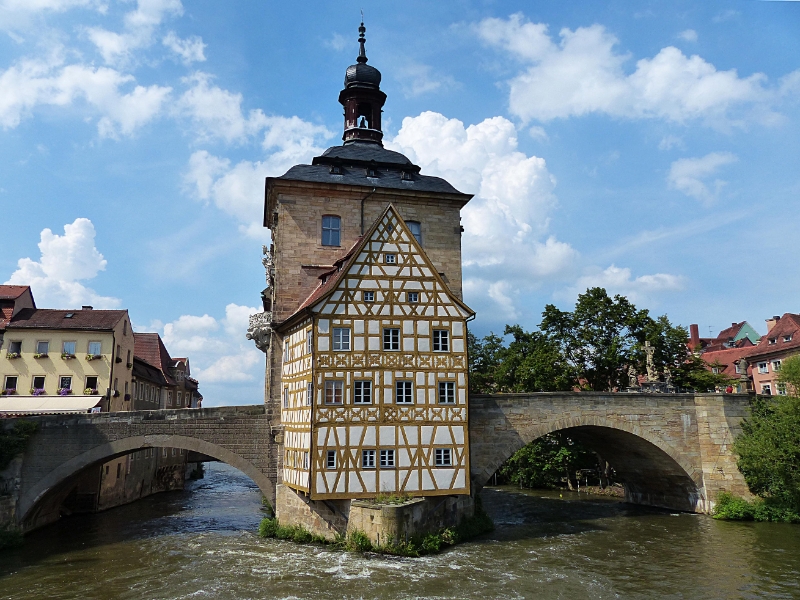 BA28.07.2014-15.18.46_B.jpg - Bamberg, südliche Ansicht des  Brückenrathauses mit dem Rottmeisterhäuschen und der Oberen Brücke