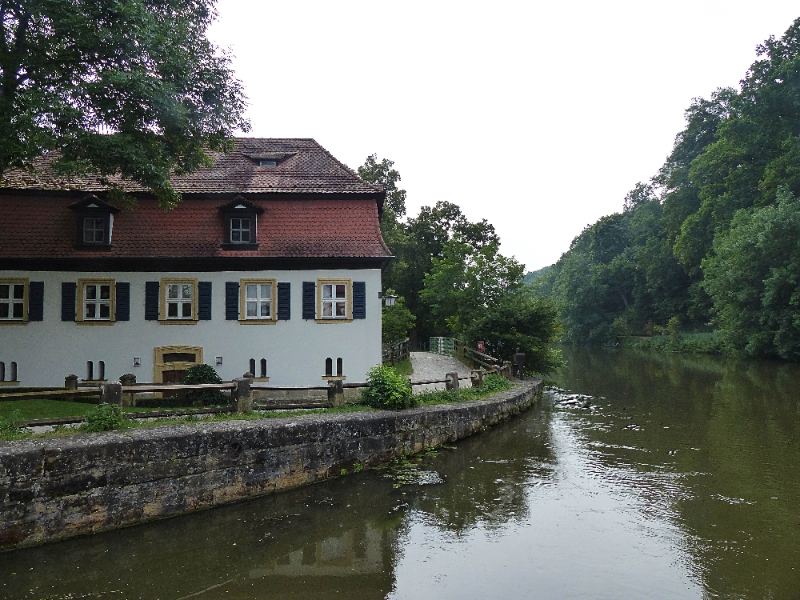 BA30.07.2014-11.26.08_B.jpg - Bamberg, Walkmühle am Ausgang der König-Ludwig-Kanals mit Blick auf die Regnitz