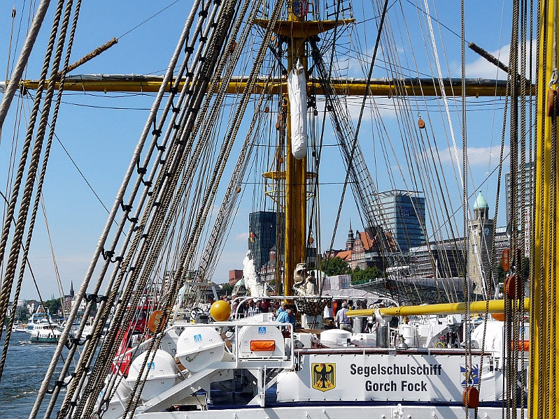 P1040932.jpg - Die Gorch Fock zu Besuch im Hamburger Hafen vom 05.-08.08.2010