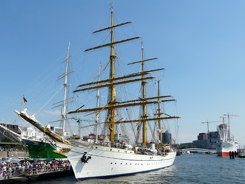 P1040952.jpg - Die Gorch Fock zu Besuch im Hamburger Hafen vom 05.-08.08.2010
