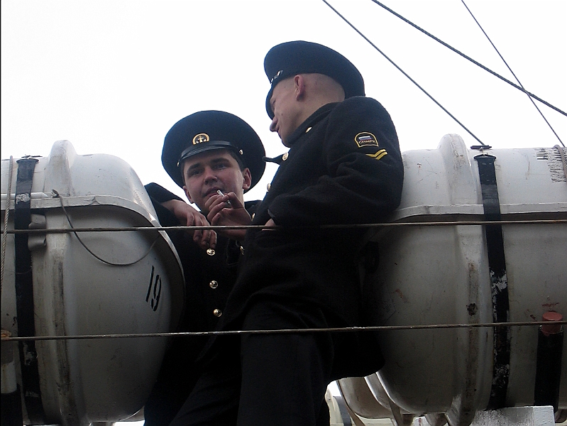 101_0178_B.jpg - Hafengeburtstag 2005, Kadetten auf der Viermastbark Sedow (Седов) Russland