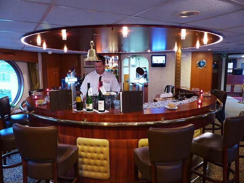 BS24.06.2013-20.57.44_B.jpg - MS Princess, Bar in der Lounge