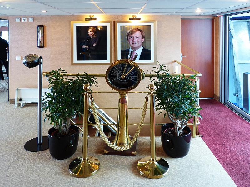 BS25.06.2013-11_B.jpg - MS Princess, Eingangsbereich im Oberdeck mit Treppe zum Hauptdeck