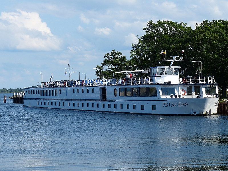 BS27.06.2013-16.39.34_B.jpg - MS Princess im Hafen von Lauterbach (Rügen)