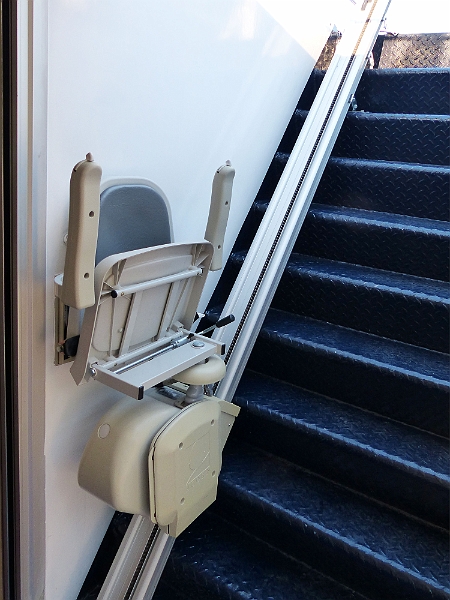 BS27.06.2013-20.12.56_B.jpg - MS Princess, Treppe und Treppenlift zum Sonnendeck