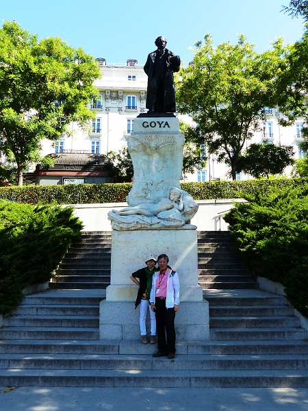 MA13.05.2014-11.06.49.jpg - Madrid, Retrio, Museum del Prado, Statue von Goya