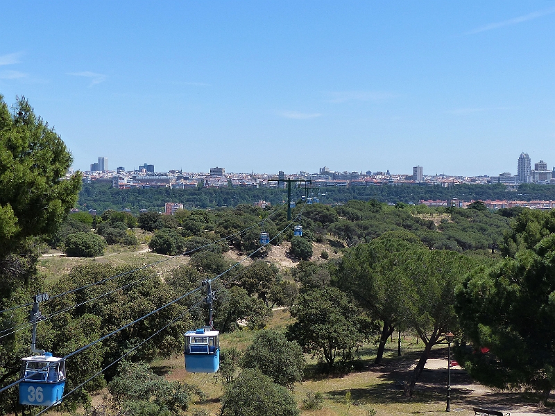 MA14.05.2014-13.35.48.jpg - Madrid, Mocloa-Aravaca, Seilbahn Teleférico, Blick über den Park Casa de Compo