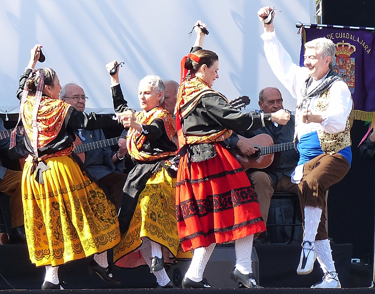 MA15.05.2014-11.10.10.jpg - Madrid, San Isidro, das Volksfest der Stadt Madrid