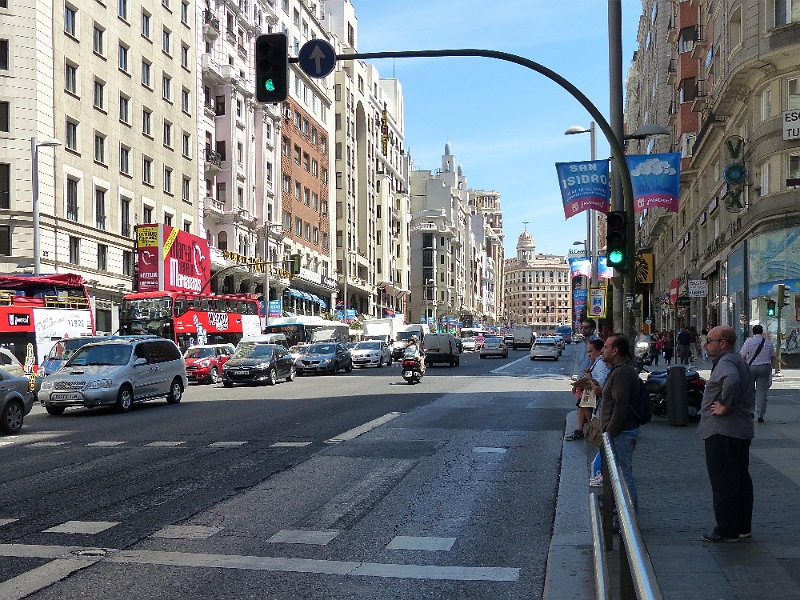 MA16.05.2014-15.10.14.jpg - Madrid, Centro, Calle Gran Via, Einkaufsmeile