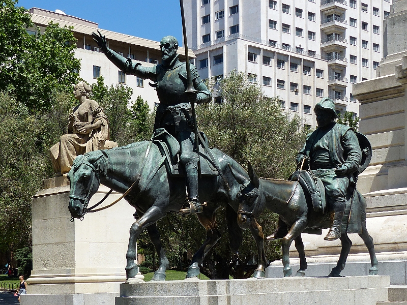 MA17.05.2014-13.38.41.jpg - Madrid, Moncloa-Aravaca, Plaza de España, Don Quijote Denkmal