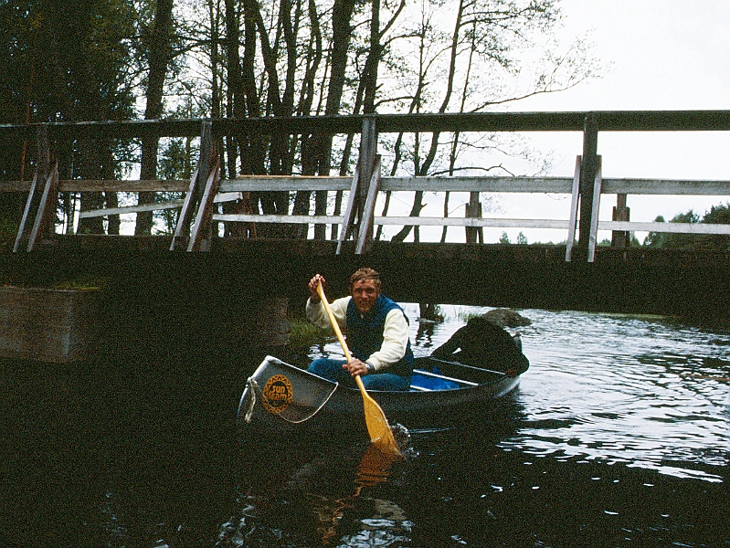 1986_Dia029_B.jpg - 1986, Dalsland, Gebiet: Foxen, Stora Le, Lelång - Kopf einziehen