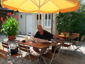 Pause mit Kartenstudium