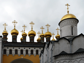 Kuppeln der Terempalastkirche im Kreml