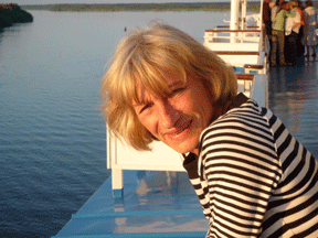 Eva geniet die Abendsonne