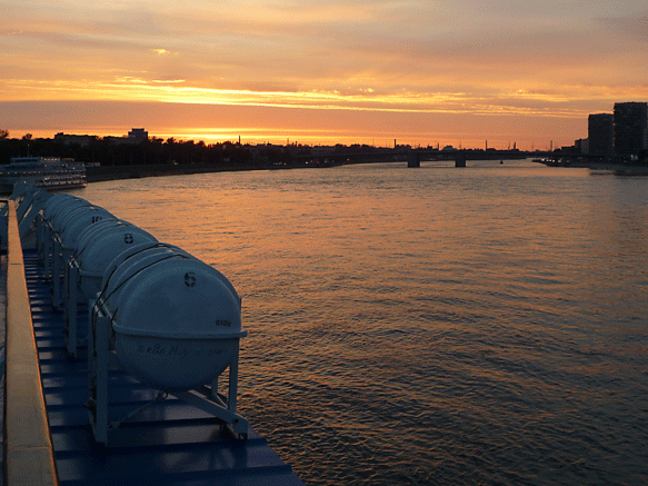 Blick vom Schiff auf die Neva