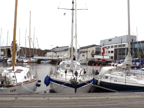 Am Steg in der Marina Kalmar