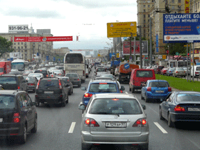 Alltglicher Verkehr in Moskau