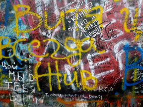 Graffiti an der Zoi Mauer