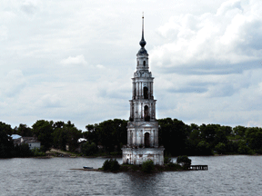 Glockenturm der St.-Nikolaus-Kathedrale