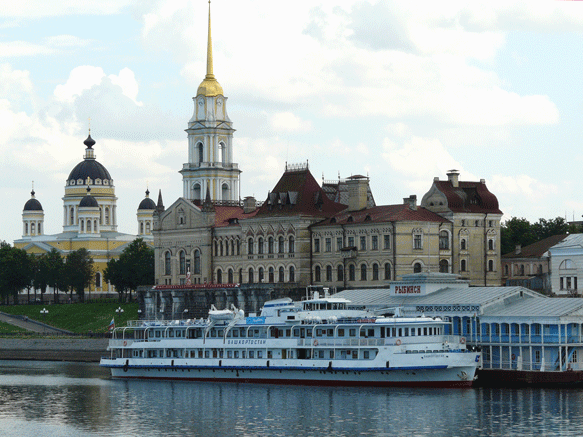 Schiffsanleger Rybinsk mit der Christi-Verklärungs-Kathedrale