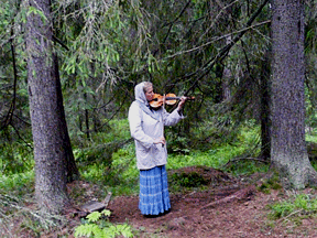 Waldmusikerin auf der Insel Walaam