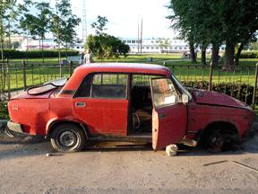 Auto am Schiffsanleger