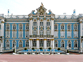 Der Haupteingang vom Katharinenpalas